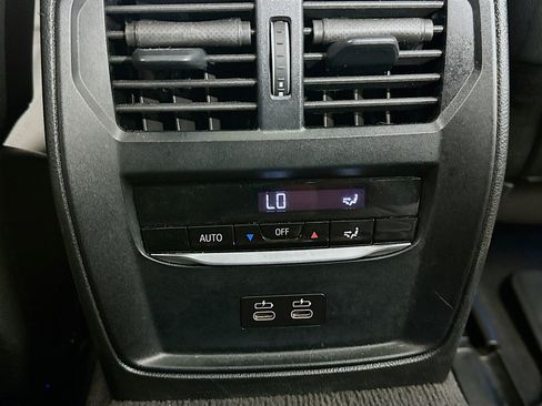 Used 2024 BMW i4 eDrive40 image 28