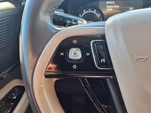 Certified 2021 Lincoln Corsair Standard w/ Premium Package image 18