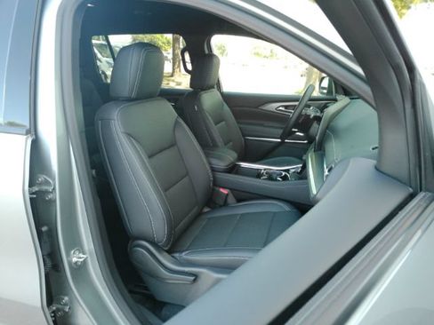 Used 2026 Chevrolet Traverse LT FWD image 22