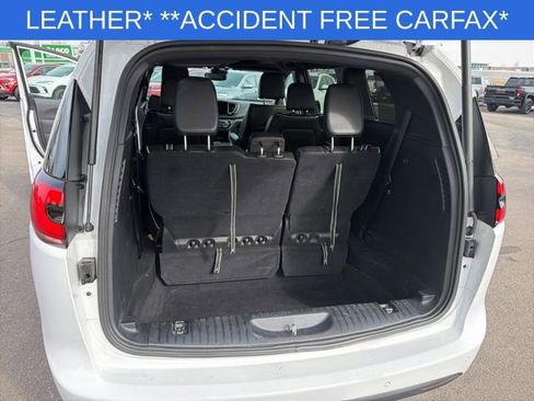 Used 2025 Chrysler Pacifica Limited FWD image 25