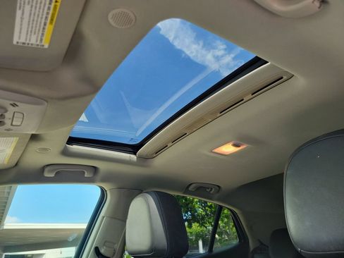 Used 2018 Buick Encore Essence FWD image 3