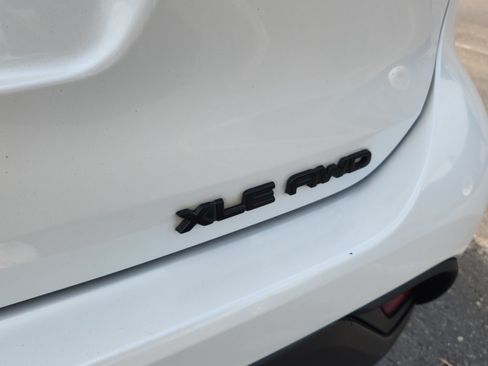 Used 2022 Toyota Highlander XLE AWD/4WD image 24