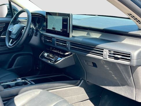 Used 2025 Lincoln Corsair FWD image 29
