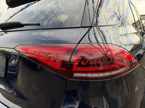 Used 2020 Mercedes-Benz GLE 350 4MATIC w/ AMG Line Exterior image 17