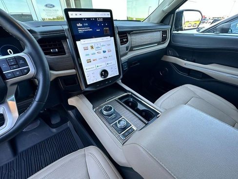 Used 2024 Ford Expedition Limited AWD/4WD image 11