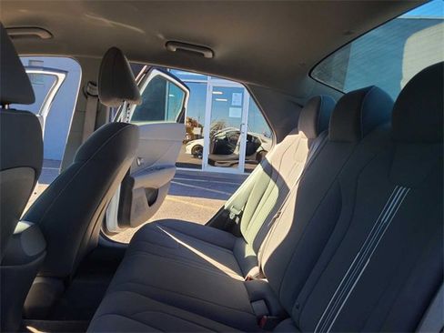 Used 2023 Hyundai Elantra SEL image 22
