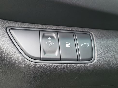 Certified 2025 Genesis G70 3.3T Advanced image 17