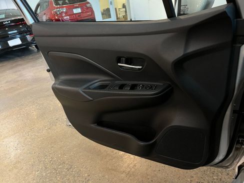 Used 2025 Nissan Versa SV FWD image 18