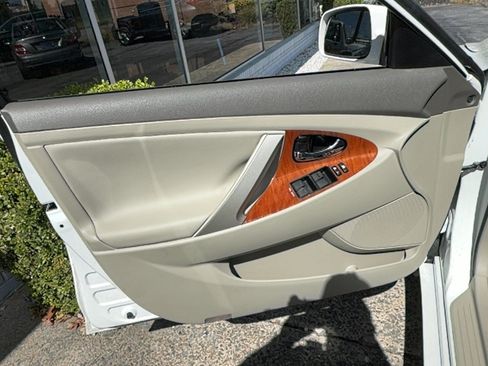Used 2011 Toyota Camry XLE w/ SE/XLE Extra-Value Pkg FWD image 17