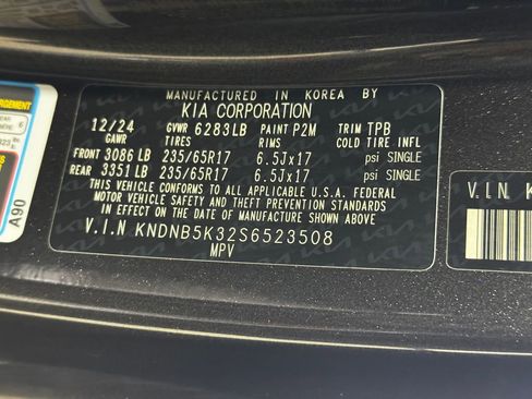 Used 2025 Kia Carnival FWD image 44
