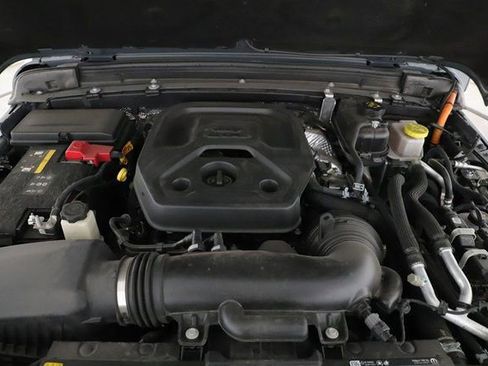 Used 2025 Jeep Wrangler Unlimited Sahara image 15