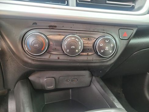 Used 2024 Chevrolet Trax LS image 21