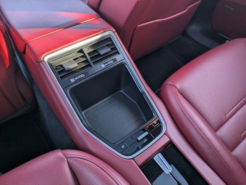 Used 2018 Porsche Panamera 4S image 15