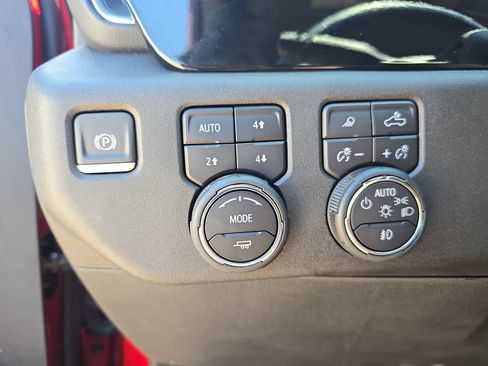 Used 2024 Chevrolet Silverado 1500 LTZ w/ LTZ Convenience Package II AWD/4WD image 27