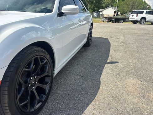 Used 2019 Chrysler 300 S RWD image 5