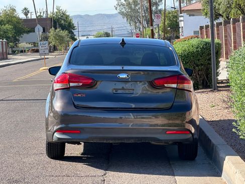 Used 2017 Kia Forte LX image 5