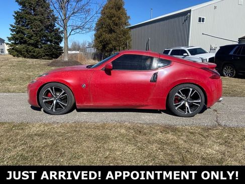 Used 2018 Nissan 370Z w/ Sport Package image 2