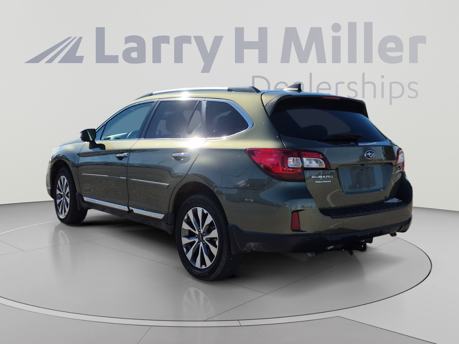 Used 2017 Subaru Outback 3.6R Touring w/ Popular Package #5A AWD/4WD image 3
