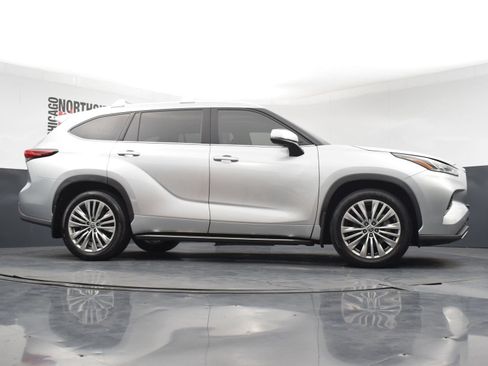 Used 2022 Toyota Highlander Platinum AWD/4WD image 40