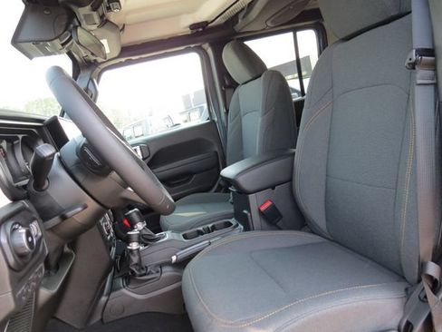 Used 2025 Jeep Wrangler Unlimited Sport AWD/4WD image 17