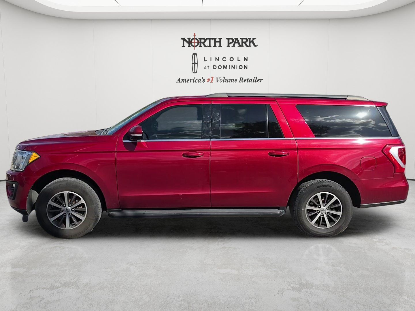 Used 2019 Ford Expedition Max XLT w/ Equipment Group 201A RWD image 2