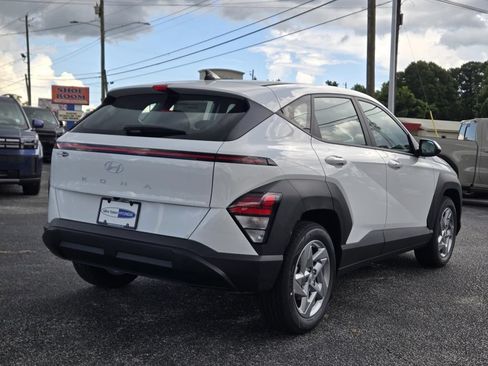 New 2027 Hyundai Kona SE FWD image 5