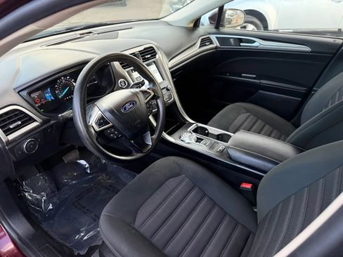 Used 2018 Ford Fusion SE w/ Fusion SE Technology Package FWD image 11