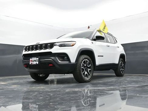Used 2025 Jeep Compass Trailhawk AWD/4WD image 50