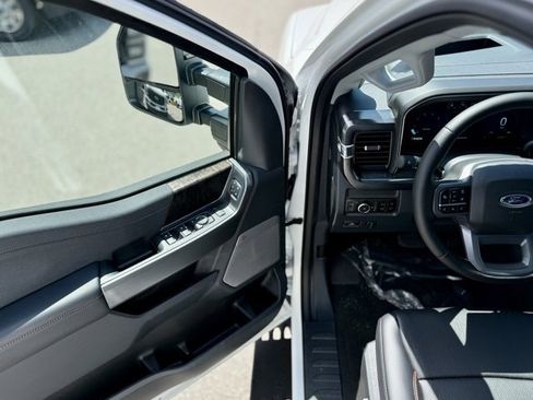 New 2025 Ford F350 Lariat w/ Lariat Ultimate Package image 13