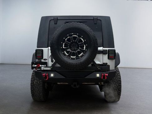 Used 2009 Jeep Wrangler Unlimited Sahara w/ Dual Top Group AWD/4WD image 13