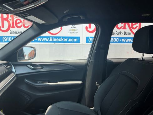 New 2025 Jeep Grand Cherokee Laredo w/ Luxury Tech Group I image 34