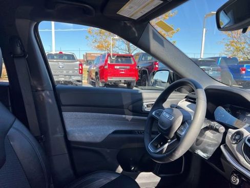 Used 2024 Jeep Compass Latitude w/ Altitude Special Edition image 33