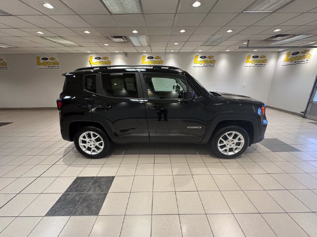 Used 2020 Jeep Renegade Latitude w/ Cold Weather Group AWD/4WD image 3