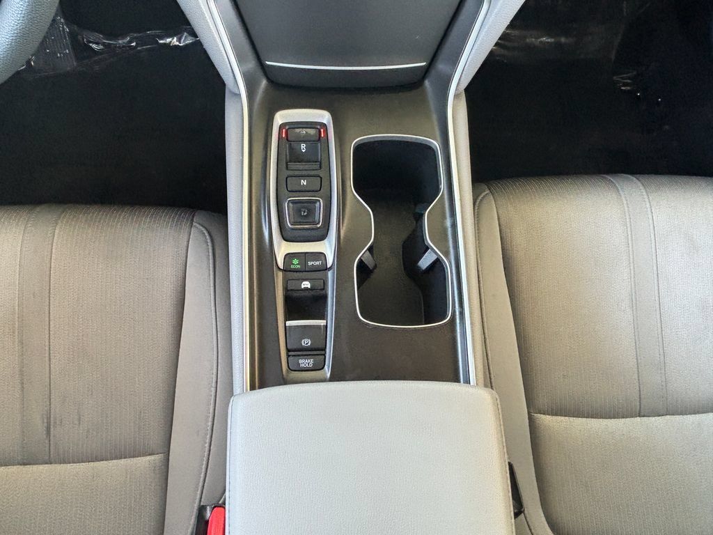 Used 2018 Honda Accord EX image 17
