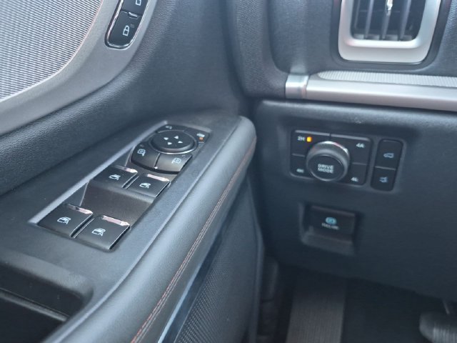 Used 2025 Ford Expedition Active AWD/4WD image 27