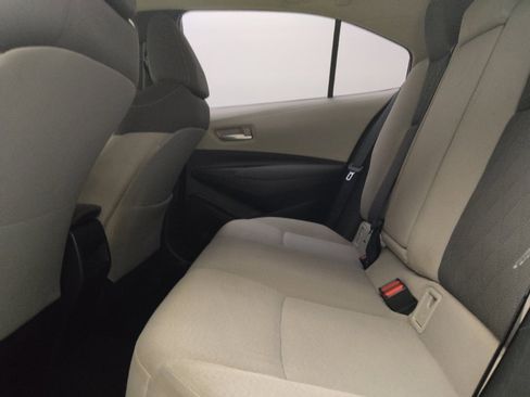 Used 2020 Toyota Corolla LE image 18