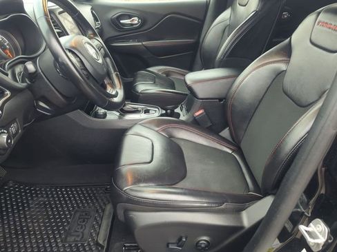 Used 2020 Jeep Cherokee Trailhawk w/ Cold Weather Group image 11