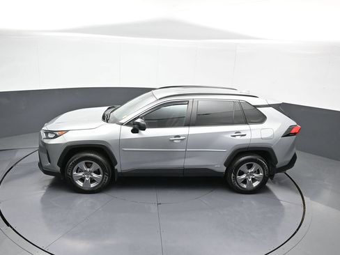 Certified 2022 Toyota RAV4 LE AWD/4WD image 40