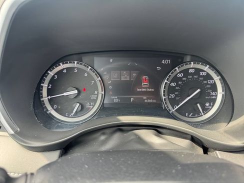 Used 2021 Toyota Highlander XLE AWD/4WD image 16