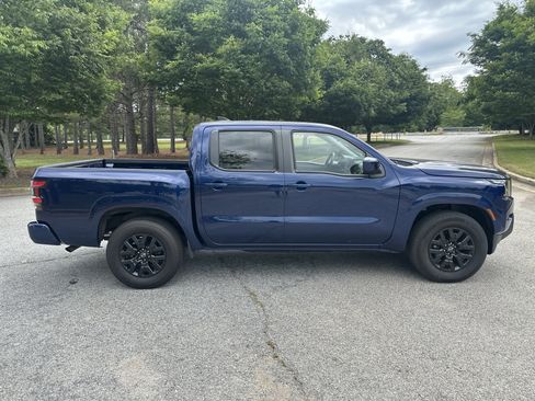 Used 2023 Nissan Frontier SV RWD image 4