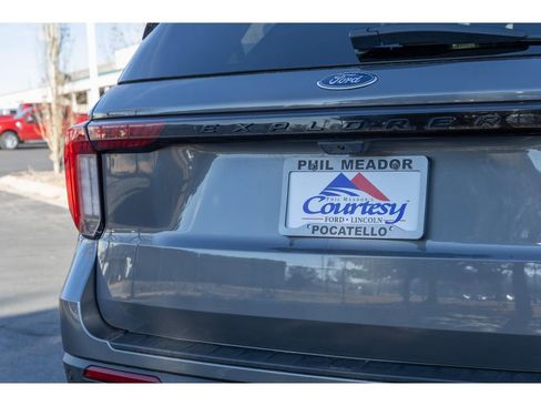 Used 2025 Ford Explorer ST-Line image 32