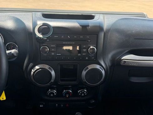 Used 2015 Jeep Wrangler Unlimited Sport w/ Connectivity Group image 17