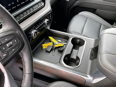 Used 2025 GMC Sierra 3500 SLT w/ SLT Premium Package image 15