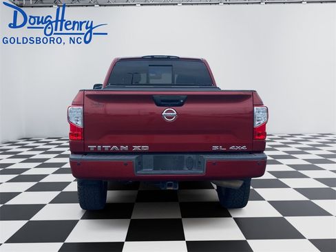 Used 2016 Nissan Titan SL image 4