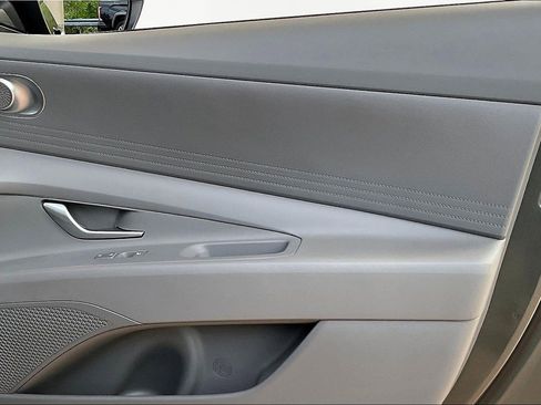 Used 2024 Hyundai Elantra SEL FWD image 27