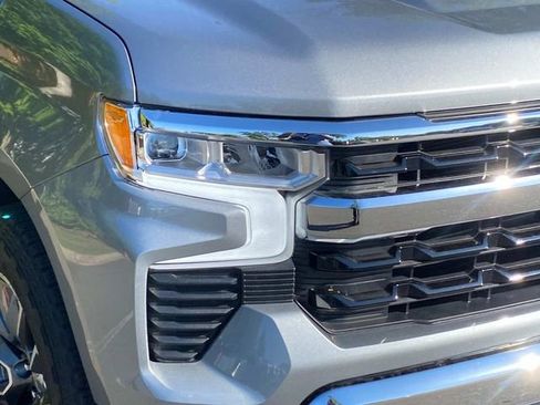 Used 2023 Chevrolet Silverado 1500 LT AWD/4WD image 4