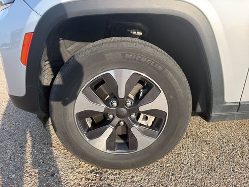 Used 2024 Jeep Grand Cherokee Limited 4xe AWD/4WD image 4