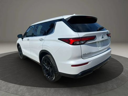 Used 2022 Mitsubishi Outlander SE FWD image 6