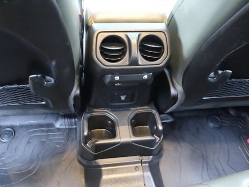 Used 2025 Jeep Gladiator Mojave AWD/4WD image 17