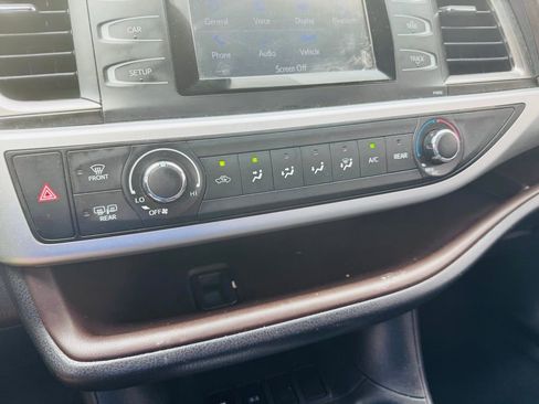 Used 2019 Toyota Highlander LE image 21